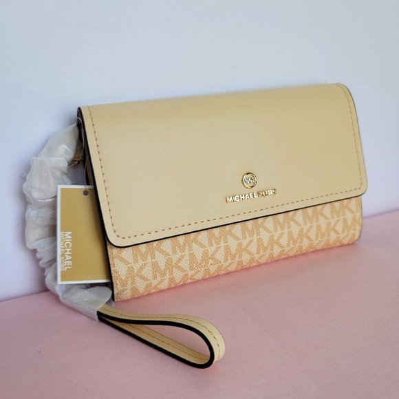 MICHAEL KORS Jet Set Charm Signature Colorblock LG Flap Phone Wristlet/Wallet ⭐ - Picture 1 of 16